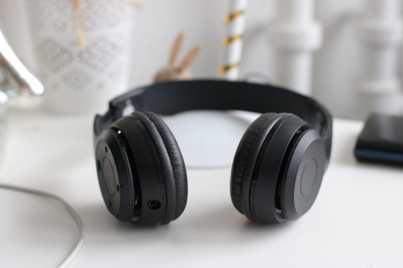 Pair of wireless headphones