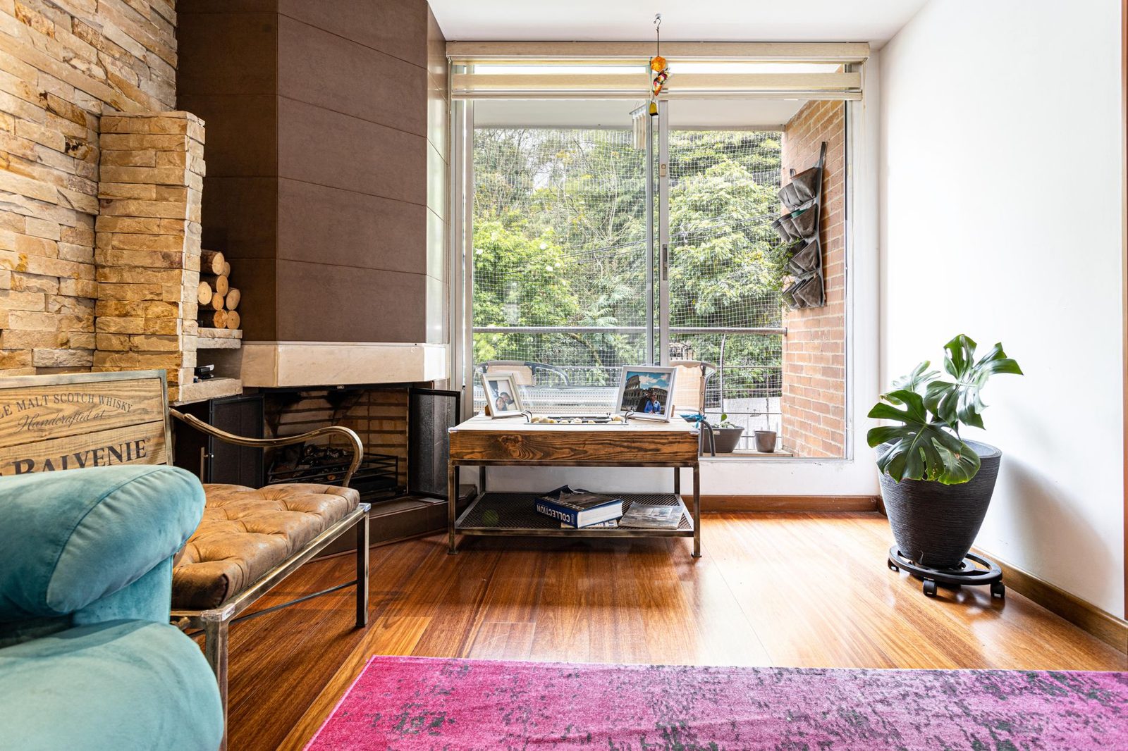Bright, cosy living room
